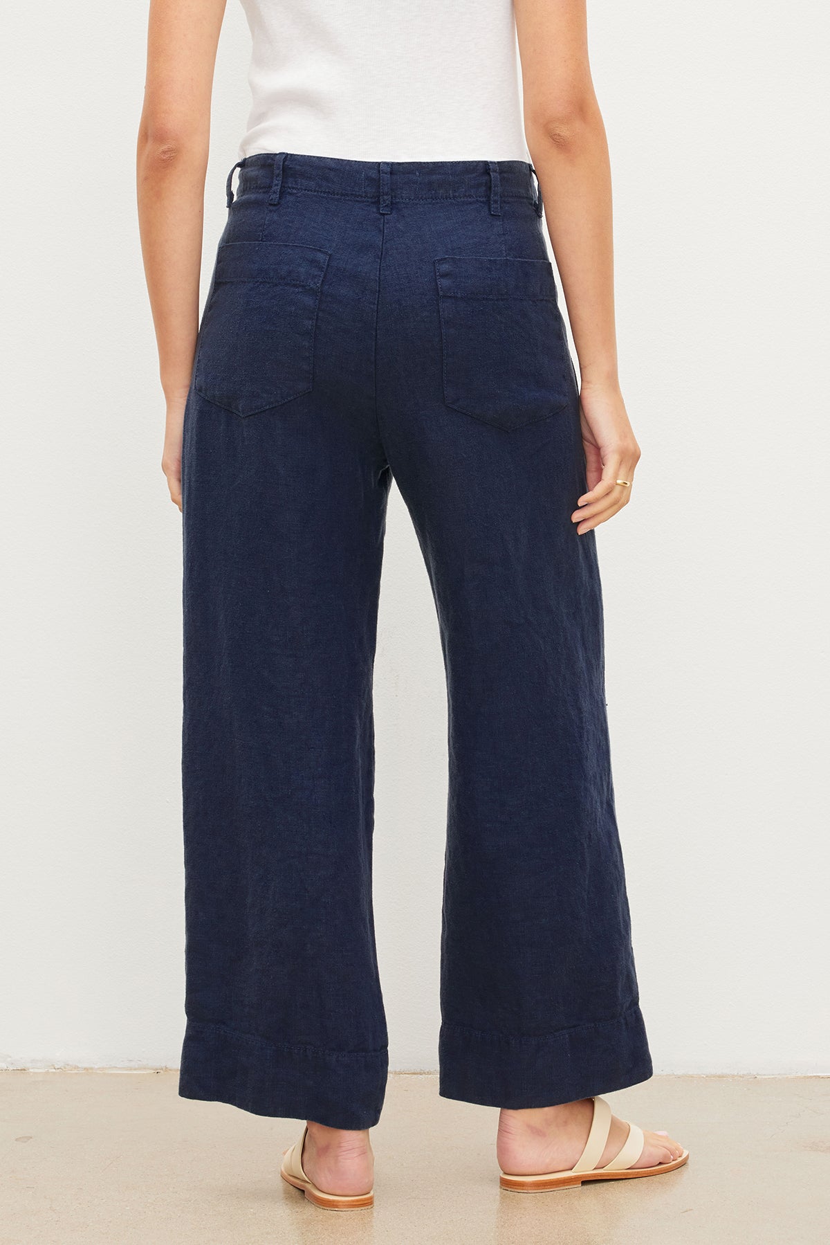   A woman wearing the Velvet by Graham & Spencer DRU HEAVY LINEN PANT. 