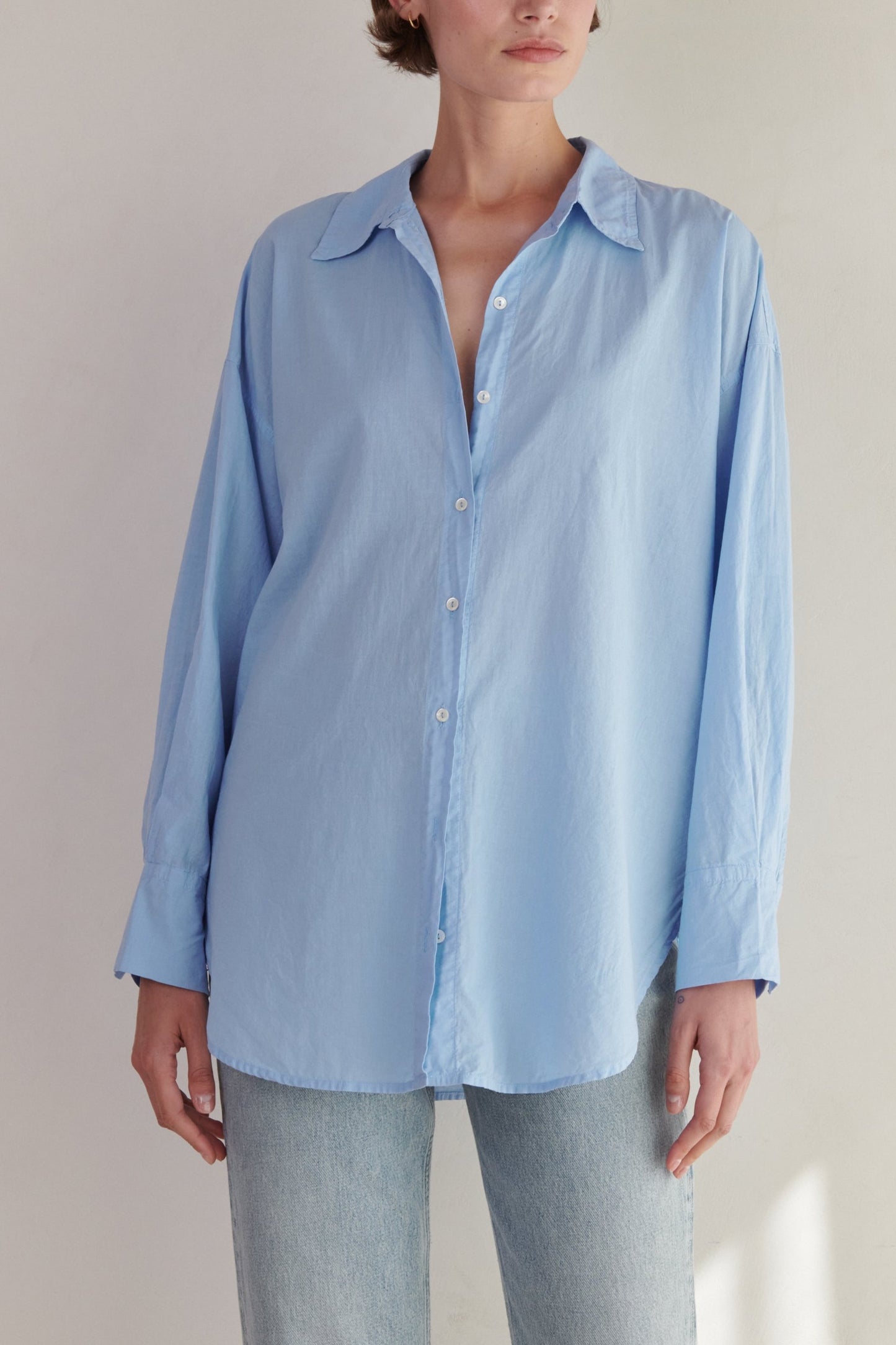 The model is wearing a Velvet by Jenny Graham REDONDO BUTTON-UP SHIRT and jeans.-26293136130241