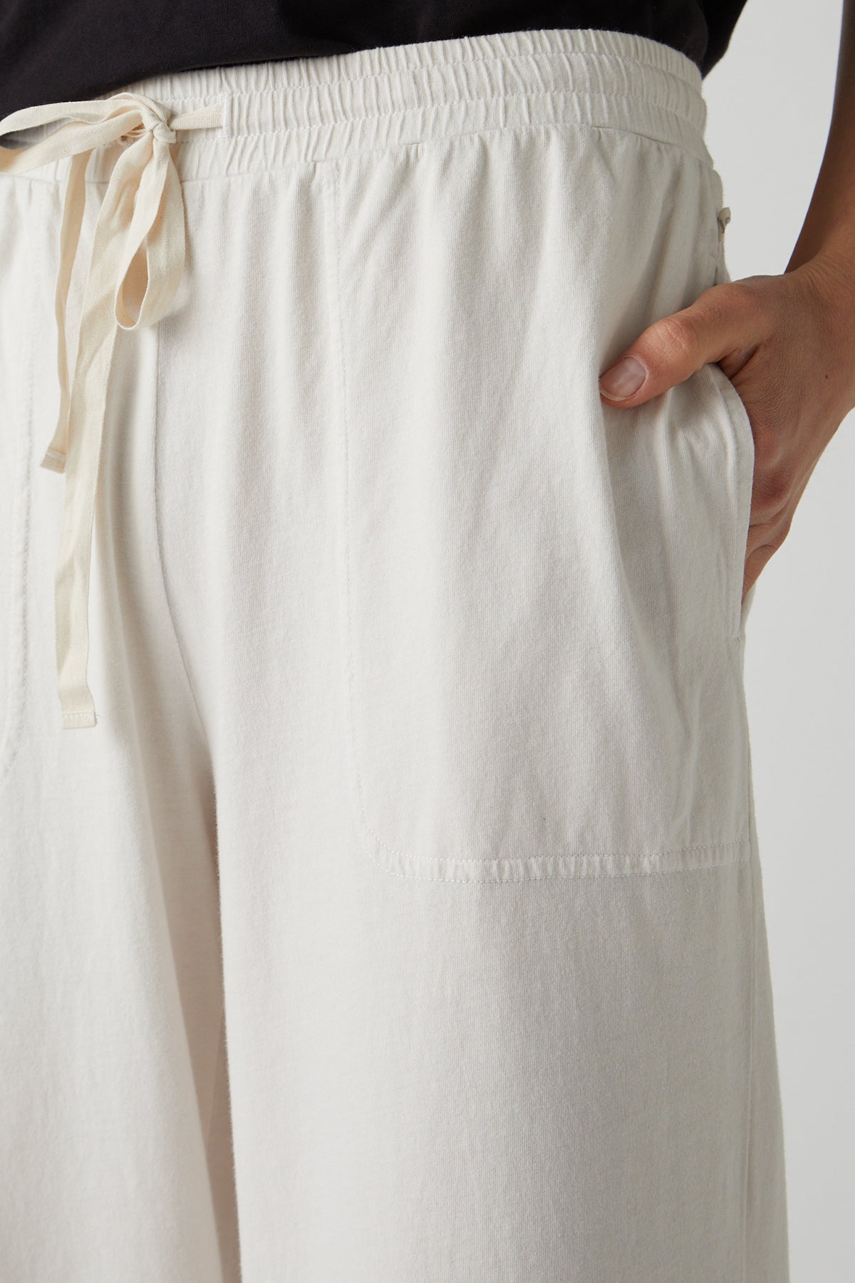   Pismo Pant in beach front pocket detail 