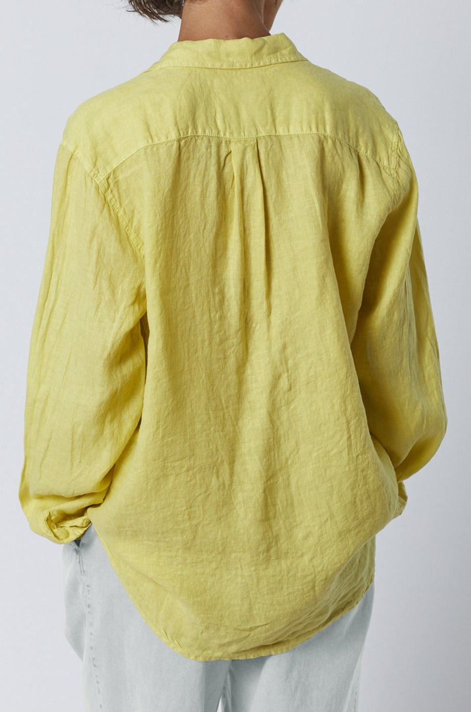   Mulholland Button Up Linen Shirt in lemon with Temescal Pant in candle back 